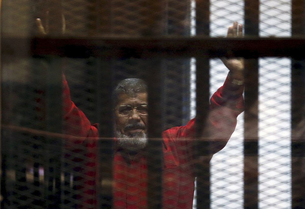 Soud v Egyptě odsoudil exprezidenta Mursího k doživotí za špionáž.