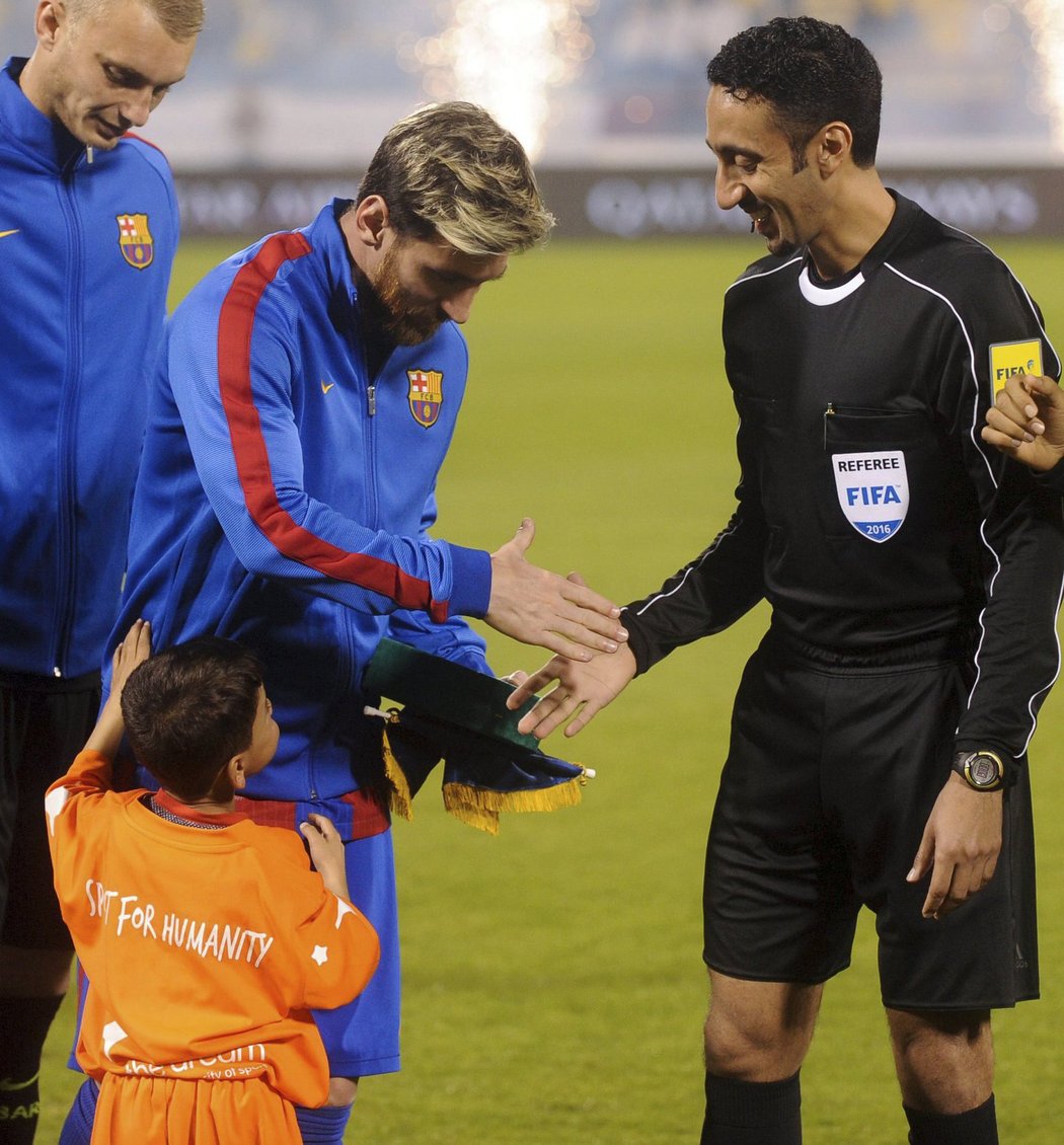 Afghánec Murtaza Ahmady doprovodil Lionela Messiho až na hřiště