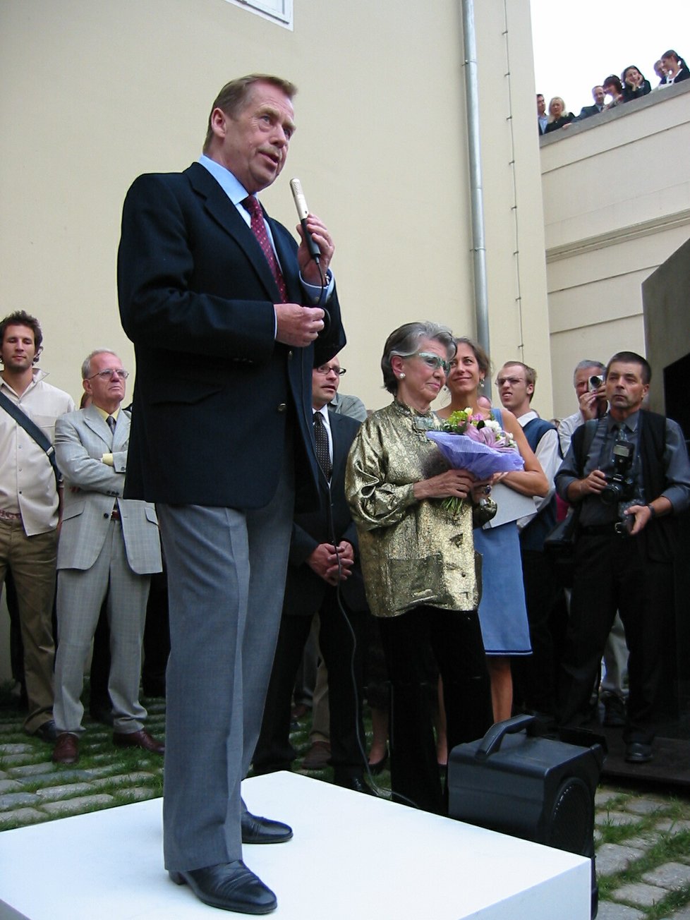 Slavnostnímu otevření Musea Kampa byl roku 2003 přítomen i exprezident Václav Havel s chotí.