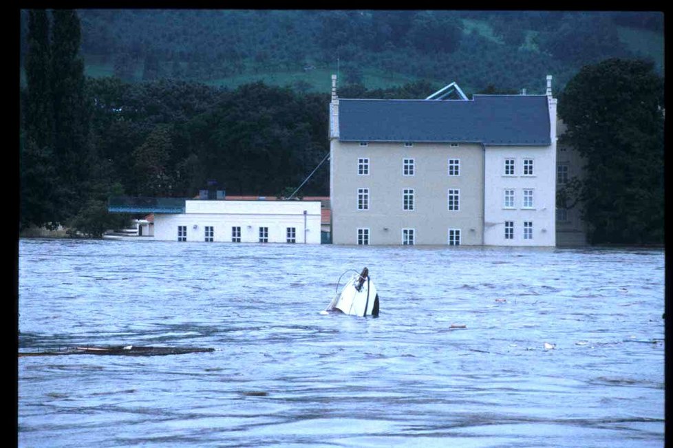 V srpnu 2002 se celá Kampa ocitla pod vodou. Vltava, která se vylila z břehů, zaplavila i Sovovy mlýny, kde už tou dobou sídlilo Museum Kampa.