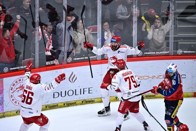 Třinec - Pardubice 4:2. Hrajte mě, trenére! Ze sestavy vyndaný Musil srovnal finále Třinec - Pardubice 4:2. Hrajte mě, trenére! Ze sestavy vyndaný Musil srovnal finále