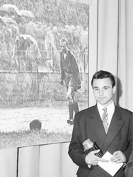 V roce 1959 převzal Stanislav Tereba World Press Photo za Brankáře v dešti.