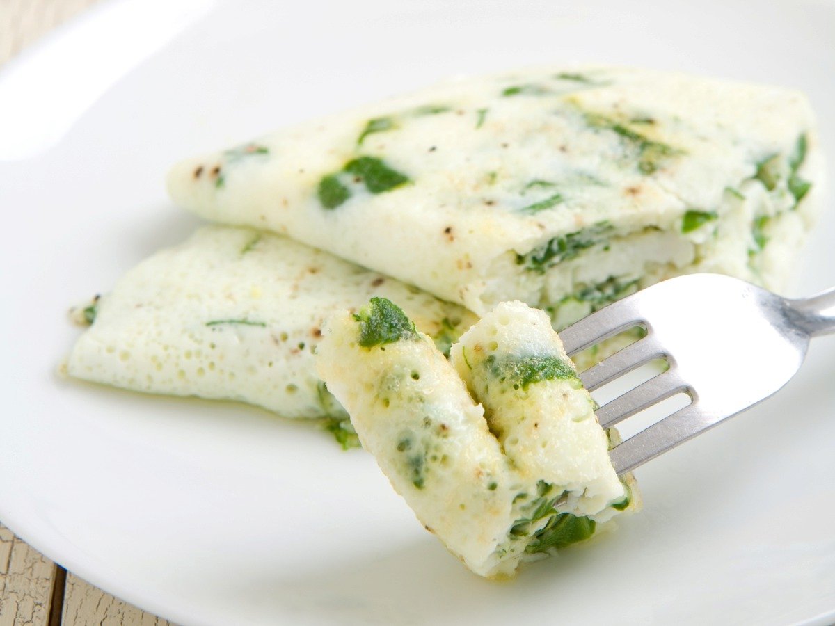 Bílková omeleta se špenátem