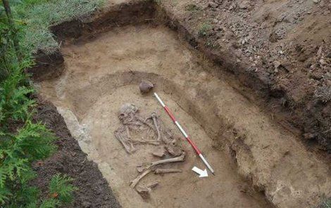 Skrčená kostra ženy je stará přibližně 4000 let.
