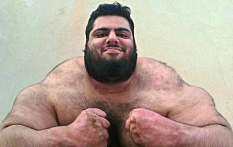 Iránský Hulk nebo perský Herkules, tak mu říkají ve světě.