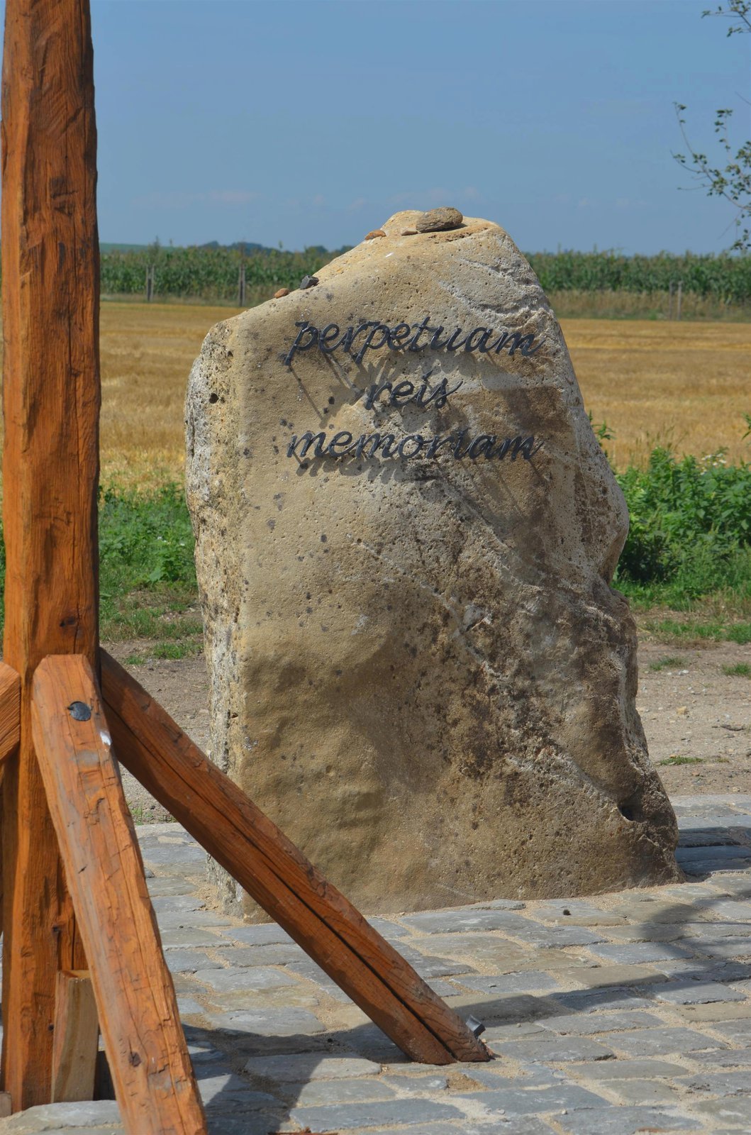 Smírčí kámen na popravišti nad Křenovicemi.