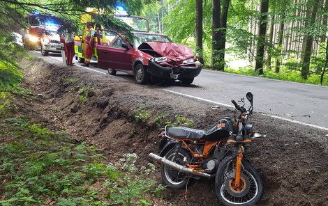 Auto dopadlo po nehodě hůř než motorka.