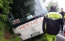 Autobus s dětmi boural! Řidič dostal infarkt?!