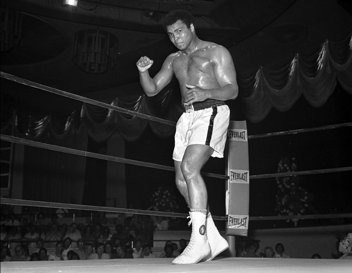 Nemoci před nedávnem podlehl i boxer Muhammad Ali.