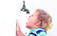 Varující průzkum: Co pijí naše děti? Ochucenou vodu, kolu a sladké limonády!