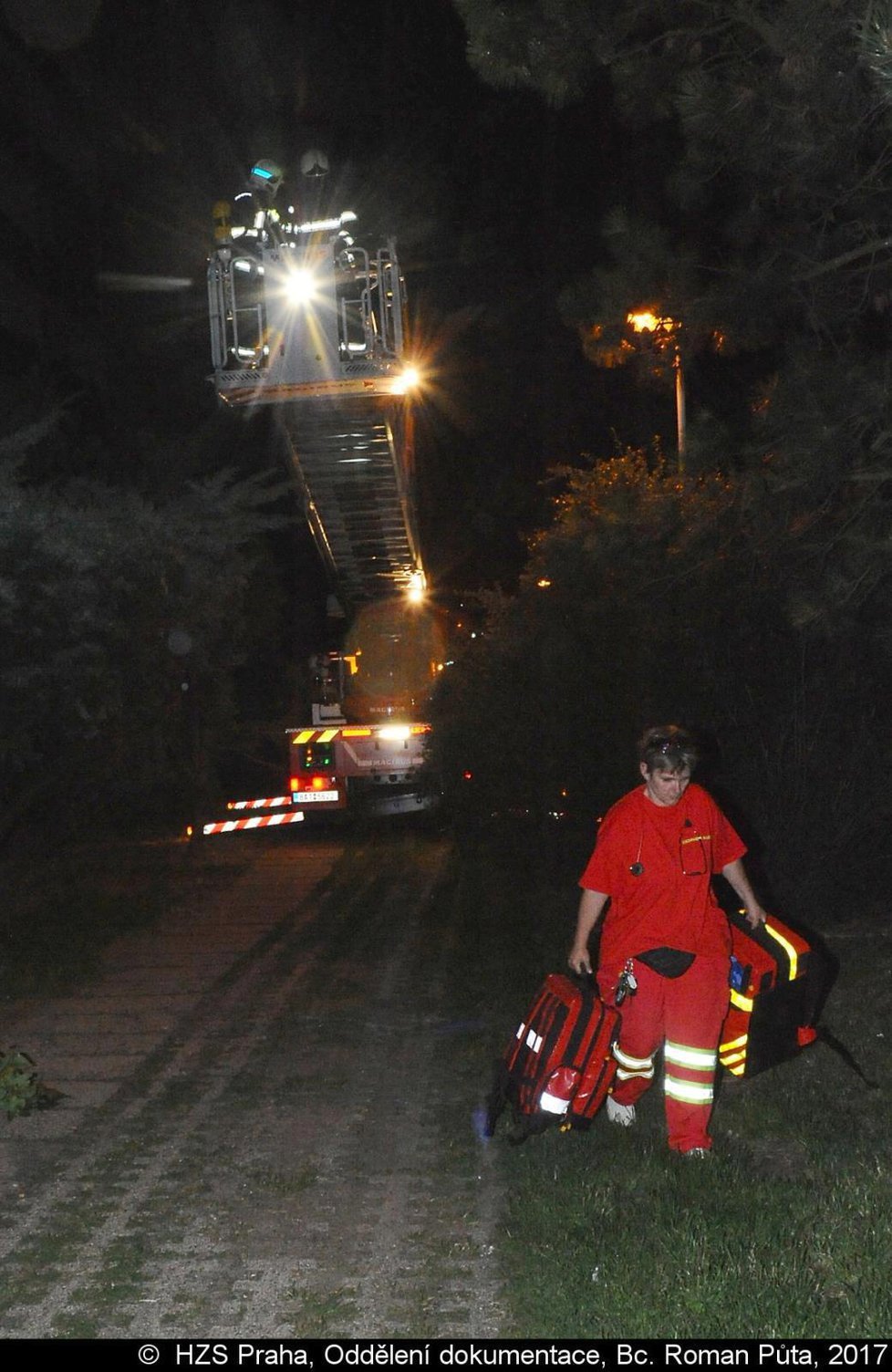 Hasiči museli zkontrolovat všechny byty, zda v nich nikdo nezůstal.