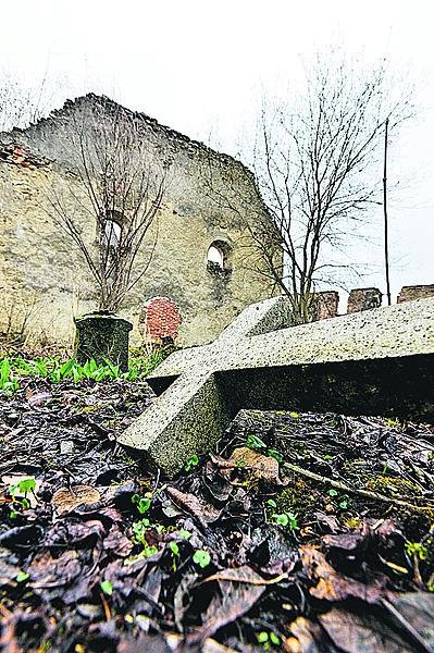 Pátráním po náhrobcích se vrátíte v čase, což má za následek příjemné mrazení v zádech.