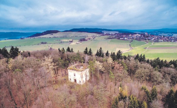 Zřícenina kaple Sv. Jana Nepomuckého.