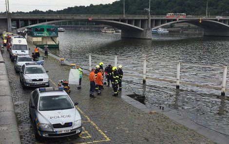 Nápad vykoupat se se stal kamarádům osudným...