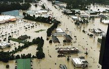 Katastrofické záplavy v americké Louisianě: V ulicích plavou rakve!