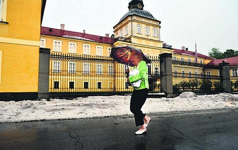 Bouřky může doprovázet i krupobití.