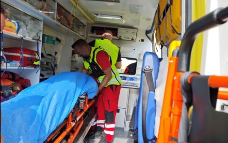 Dva vážné pracovní úrazy v jediné hodině řešila ostravská záchranka. Dva vážné pracovní úrazy v jediné hodině řešila ostravská záchranka.