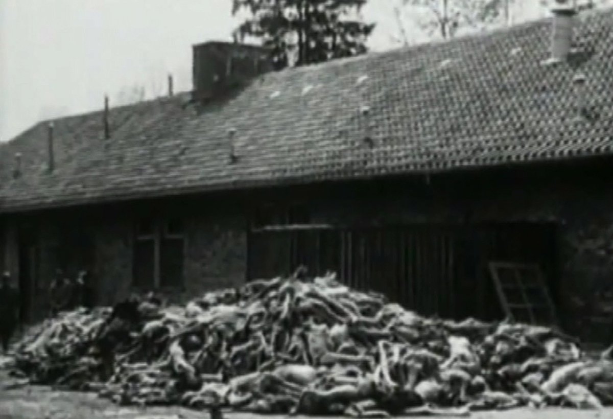 Asi 400 mrtvých těl z nádraží a 200 mrtvol zastřelených za městem přivezli Němci na židovský hřbitov v Tachově.