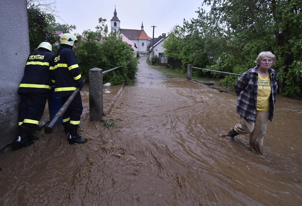 Se záplavami se potýkal i Nový Rychnov na Vysočině. Potok se zvedl o 2,5 metru.
