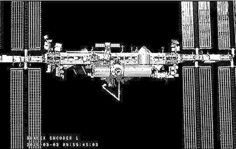 Dragon příště přiveze dva astronauty, pobere jich až sedm. ISS skončí závislost na sojuzech.