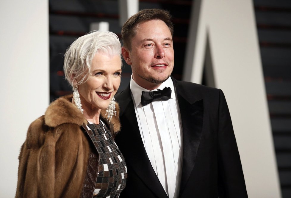 Musk s matkou Maye na předávání Oscarů