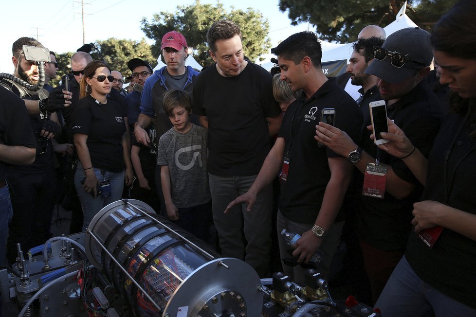 Musk při testu projektu Hyperloop