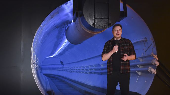 Elon Musk představil testovací tunel pro vysokorychlostní přepravu osob.