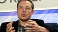 Elon Musk stál spolu s Peterem Thielem u zrodu platební služby PayPal.