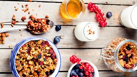 Zdravá snídaně: Recepty na domácí müsli i cini minies