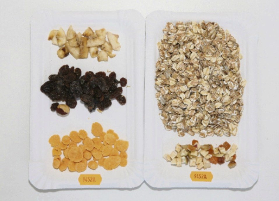 K-Classic Fruit Muesli with 32 % fruit: 66,4 % vločky, 20,7 % rozinky, 5 % banánové lupínky, 4,2 % směs ovoce, 2,6 % kukuřičné lupínky, 1,1 % lískové oříšky