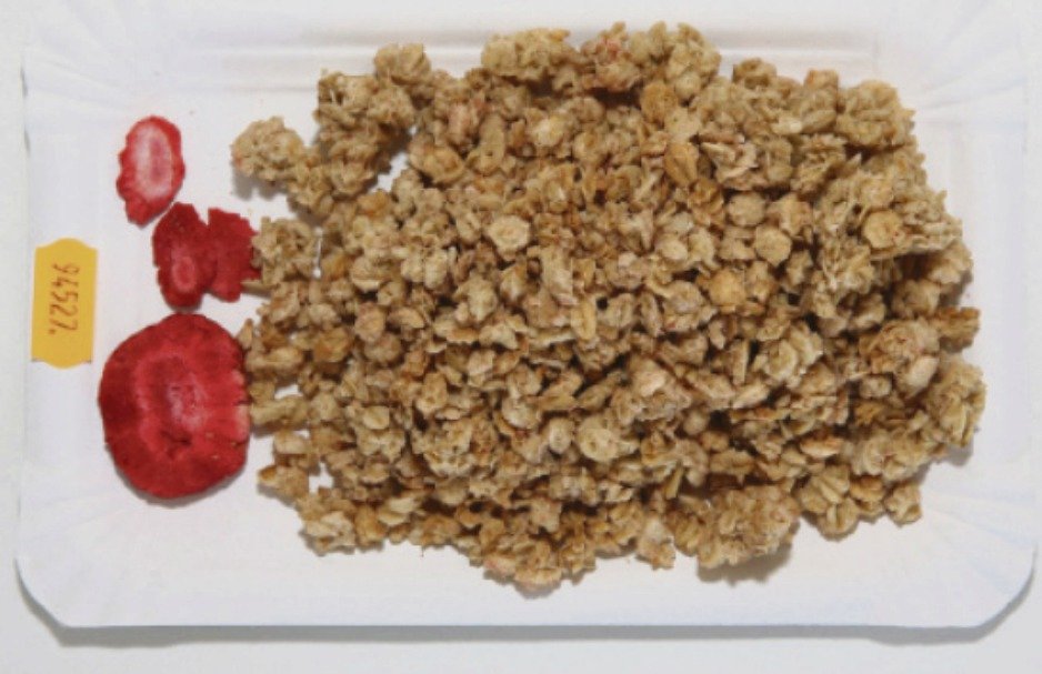 K-Classic Crunchy muesli Strawberry: 99,1 % vločky, 0,9 % jahody