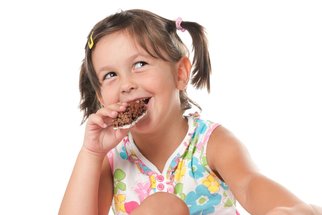 Test müsli tyčinek: Zdravá svačina pro děti? Ani omylem, obsahují moc cukru, tuku i soli