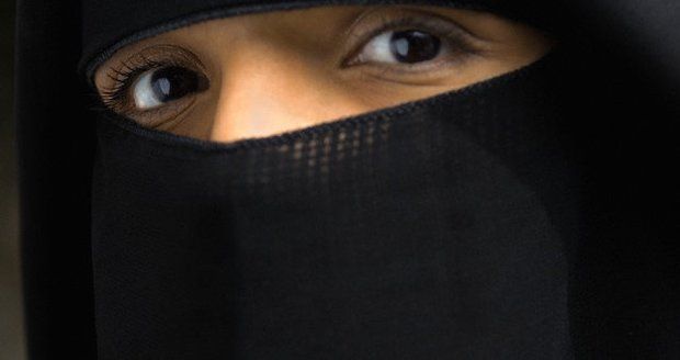 Nemohly nosit šátek, tak odešly: Muslimky si stěžují na českou školu!