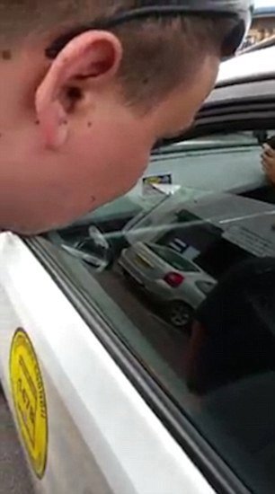 Muslimský taxikář odmítl naložit slepce s asistenčním psem. Prý kvůli své víře.