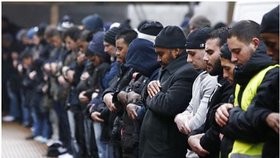 Na pohřeb teroristy z Kopenhagenu přišlo asi 500 lidí!