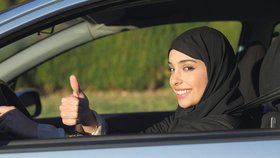 Kampaň neposlušnosti se vyplatila: Saúdské ženy budou moci řídit auta