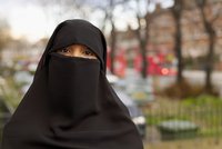 Napadení muslimky v brněnském obchodě: Uříznu ti hlavu, křičel útočník