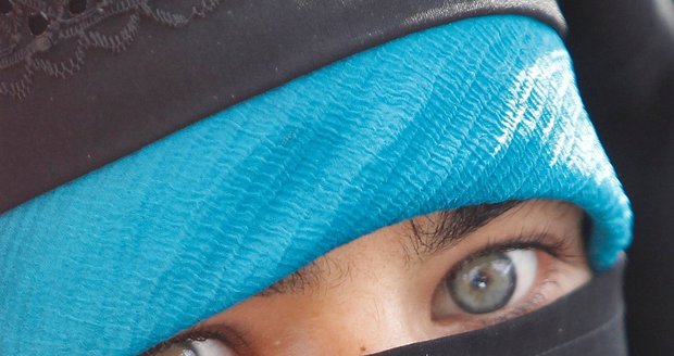 Mladá Evropanka uprchla ze spárů ISIS: Je to sekta, která vymývá lidem mozek
