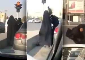Muslimky se porvaly na rušné ulici.