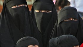Ženy ze Saúdské Arábie přestávají být spokojené se svým podřadným postavením. Čím dál více jich tak hledá cestu, jak utéct ze země.