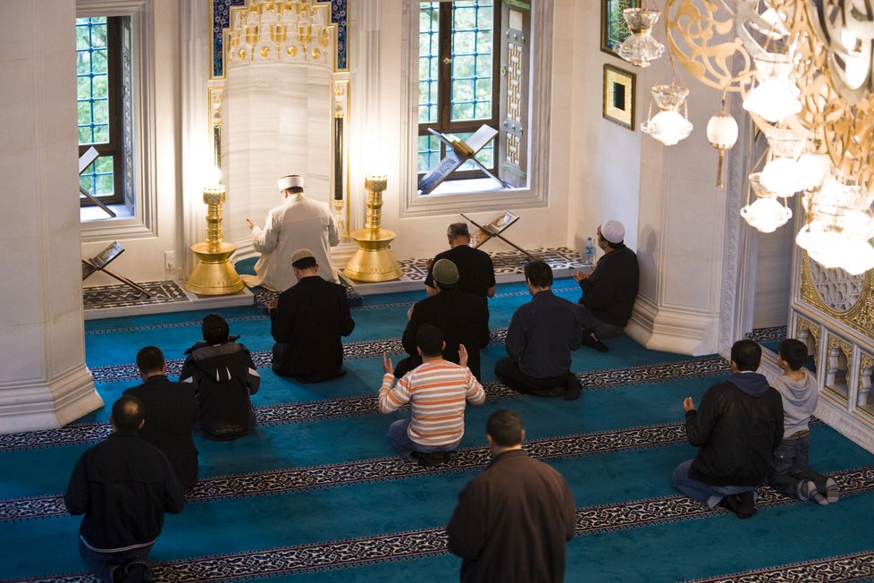 Muslimové v jedné z mešit