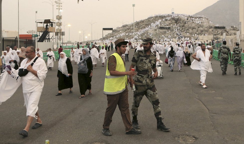 Muslimové zahájili rituály pouti do Mekky