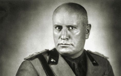 lara okouzlila Mussoliniho, když jí bylo pouhých 20 let? On byl v té době ženatý a měl pět dětí.