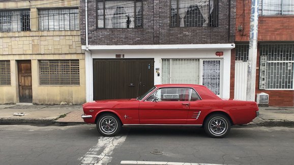 Čech vyrazil do Kolumbie najít dědečkův Mustang z roku 1967. Přečtěte si o jeho příběhu