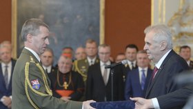 Generál Jakubů byl jmenován prezidentem Zemanem.