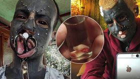 „Mutantí muž“ podstupuje děsivé modifikace: Černá kůže, rohy, kvanta piercingů i kusy uší v láku!