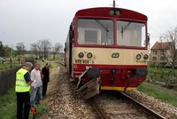 Vlak srazil mladého muže na trati z Otrokovic
