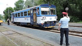 Nádraží v Mutěnicích přes pracovní dny výrazně osiří, ve směru na Kobylí už vlaky nepojedou.