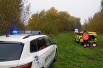 Zbídačený muž (56) ležel v Plzni dva dny v mokré trávě, záchranáři ho převezli do nemocnice.