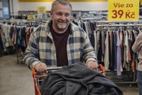 To byl kauf: Muž koupil v sekáči odložený kabát jiné zákaznice!